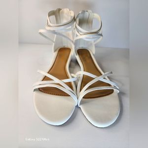 Dream paris womens white ankle sandles size 9
